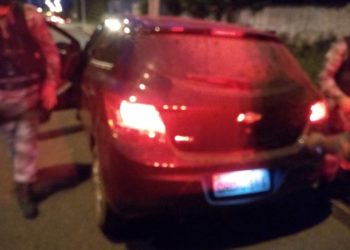 Policia militar prende dupla, e recupera veiculo tomado de assalto .Confira no video.