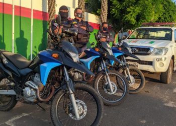 O Grupamento Rotam da Guarda Municipal apreende armas, drogas e dinheiro em José de Freitas.