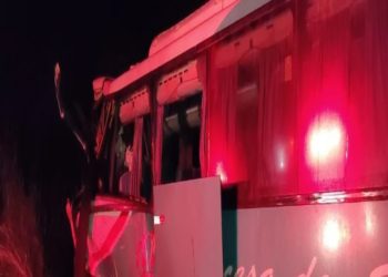 Identificadas vítimas de colisão entre ônibus e carreta no Sul do Piauí