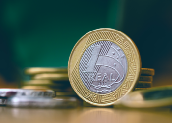 Real fecha trimestre com 3º pior desempenho global e mercado mostra falta de convicção de melhora .