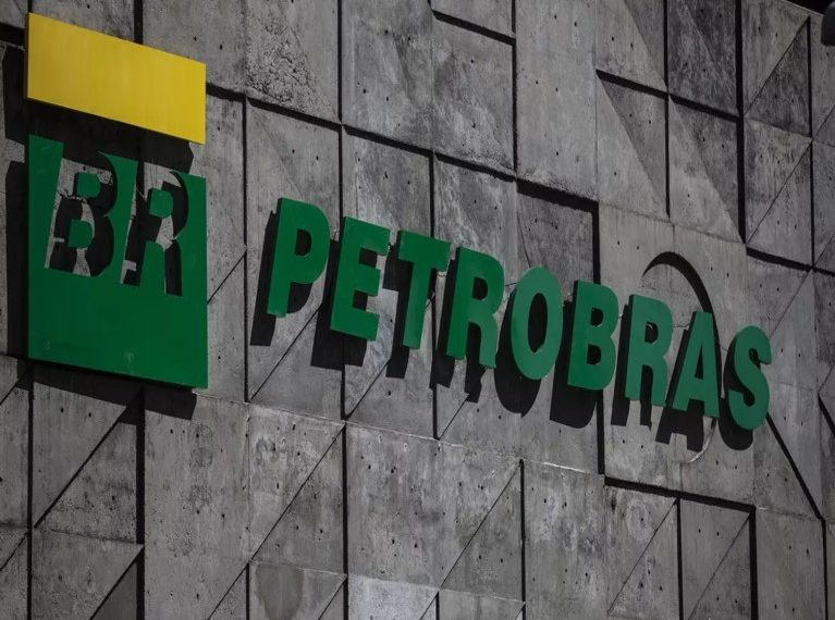 Petrobras eleva diesel em 3,7% e gasolina em 1,1% a partir de sexta (16)