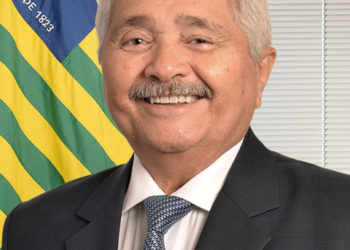 Senador Elmano Férrer trará retroescavadeira e trator para José de Freitas
