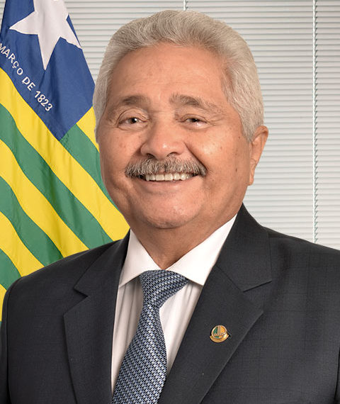 Senador Elmano Férrer trará retroescavadeira e trator para José de Freitas