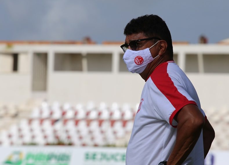 Mudanças .Flávio Araújo não é mais técnico do 4 de Julho