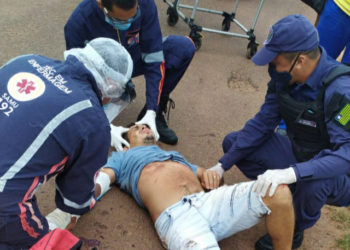 ACIDENTE. Homem perde o controle da moto que pilotava e colidi contra uma mureta de concreto. Confira vídeo