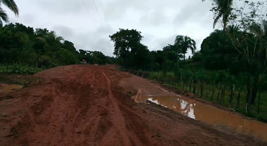 ACIDENTE. Homem perde controle e cai da moto em estrada de José de Freitas