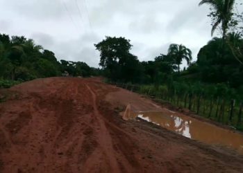 ACIDENTE. Homem perde controle e cai da moto em estrada de José de Freitas