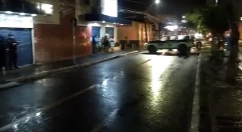 Acusado é morto a tiros ao tentar realizar assalto no Dirceu.Confira no vídeo