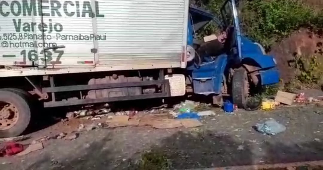 ACIDENTE. Motorista perde controle de caminhão em cima de uma serra na cidade de José de Freitas. Confira Vídeo.