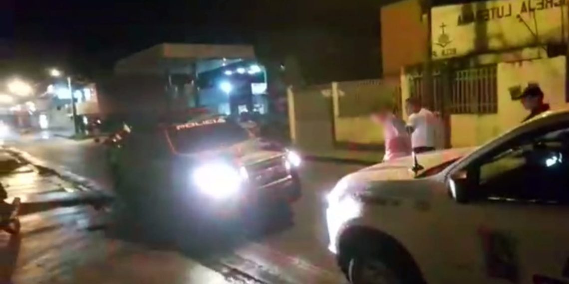 Políciais do 16° Batalhão prendem homem foragido da justiça e apreendem arma de fogo em José de Freitas.