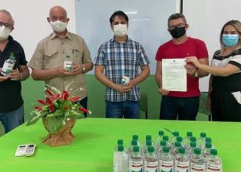 Campus José de Freitas doa álcool em gel para hospital do município