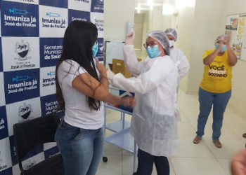 Secretária Municipal de Saúde de José de Freitas fala sobre as dificuldades para aplicar a segunda dose da vacina coronaVac. Confira no vídeo