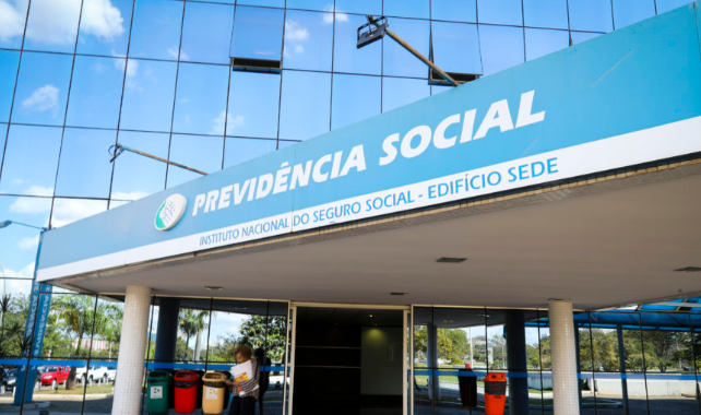 Prova de vida do INSS volta a ser obrigatória; veja calendário e como fazer sem sair de casa