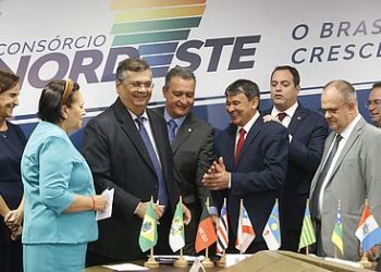Governadores admitem 3ª onda da Covid e anunciam medidas para acelerar vacinação