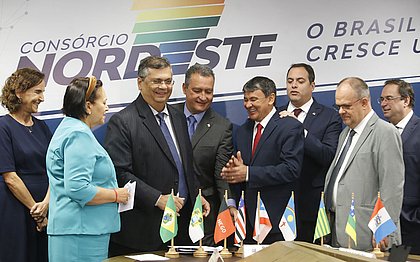 Governadores admitem 3ª onda da Covid e anunciam medidas para acelerar vacinação
