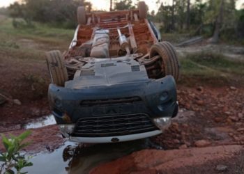 ACIDENTE: Motorista perde controle de veículo em estrada vicinal em José de Freitas.