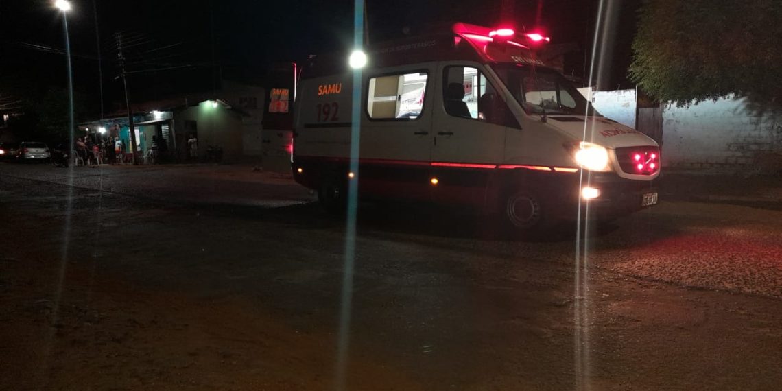 MOTOCICLISTA PERDE CONTROLE E SOFRE  ACIDENTE NO CENTRO DE JOSÉ DE FREITAS.
