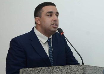 Presidente da Câmara de José de Freitas passal mal durante sessão