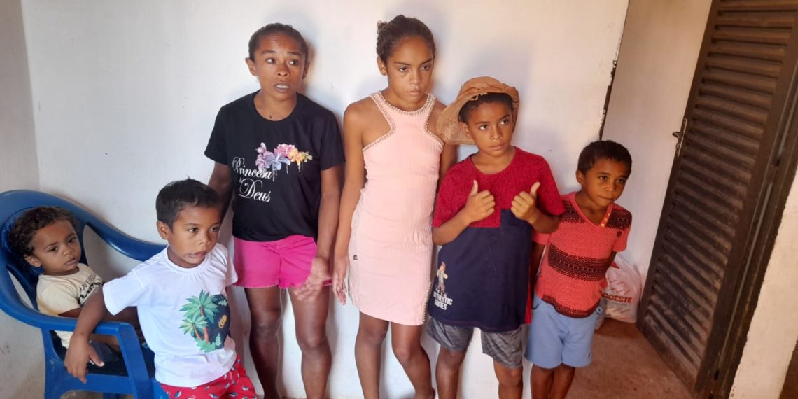 COMISSÃO DE VAQUEIROS DE JOSÉ DE FREITAS AJUDA FAMÍLIA CARENTE NA CIDADE DE UNIÃO.