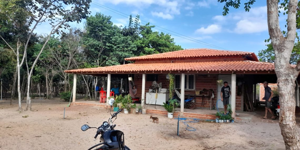 Ladrões invadem e furtam vários objetos de residência na zona rural de José de Freitas