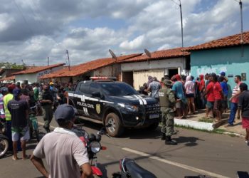 Menor é baleado após tomar arma de policial e trocar tiros com polícia