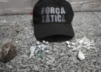 FORÇA TÁTICA APREENDE DOIS HOMENS COM DROGAS E CELULARES EM JOSÉ DE FREITAS