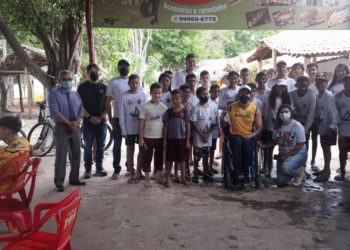 Medalhista na paraolimpíada de Tóquio Luiz Carlos visita a Escola Iporanga de canoagem em José de Freitas