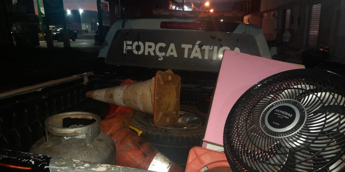 FORÇA TÁTICA APREENDE VÁRIOS OBJETOS FURTADOS DE RESIDÊNCIAS EM JOSÉ DE FREITAS
