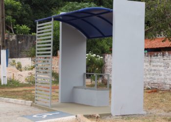 Prefeitura de José de Freitas constrói novas paradas de ônibus na cidade