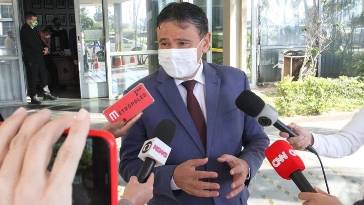 Wellington Dias anuncia que cumprirá novo piso nacional dos professores