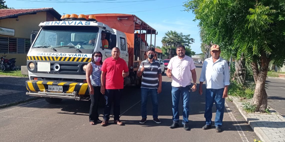 José de Freitas recebe sinalização vertical nas principais vias urbanas