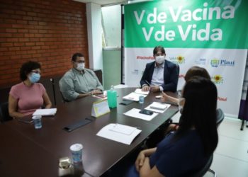 Secretário Neris Júnior debate linhas de cuidados com a obesidade