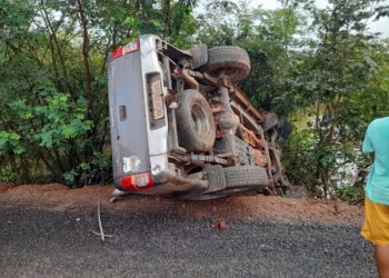 MOTORISTA PERDE CONTROLE DE VEÍCULO E SOFRE ACIDENTE NA PI-115 EM JOSÉ DE FREITAS