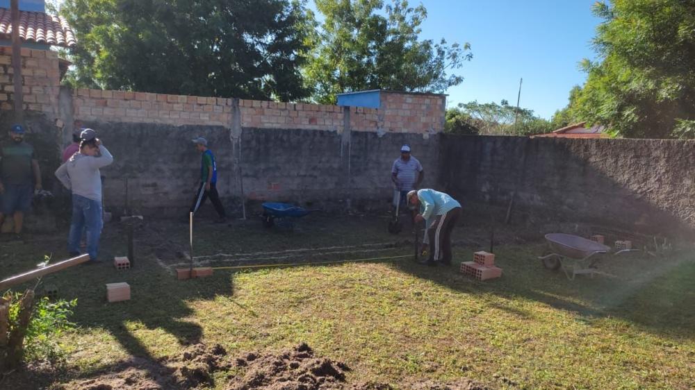 Secretaria Municipal de Infraestrutura e Obras deu inicio a reforma do Ginásio Poliesportivo no Povoado Ema