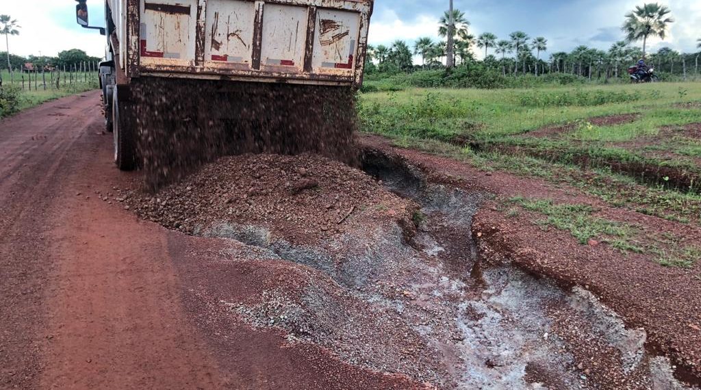 Prefeitura de José de Freitas recupera ruas e estradas na zona urbana e rural