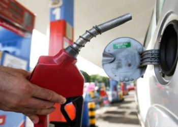 Petrobras ignora governo e deve anunciar hoje novo aumento da gasolina
