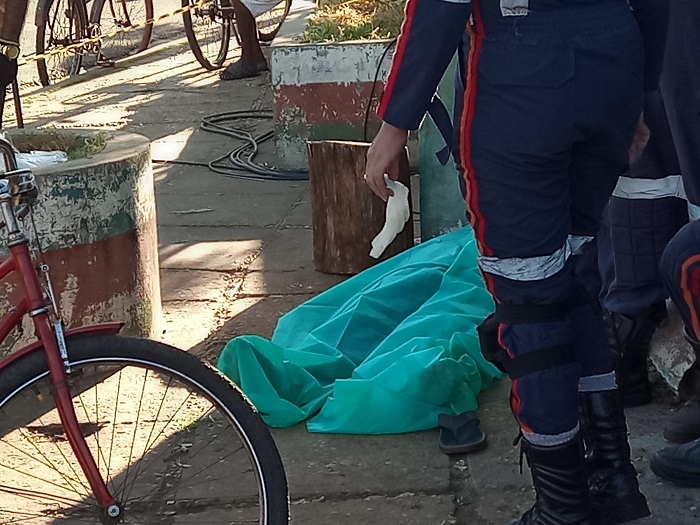 Homem é encontrado sem vida em uma praça no centro de José de Freitas