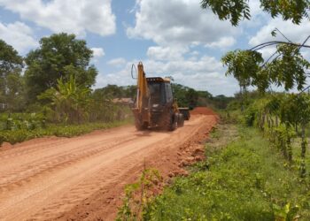 Prefeitura de José de Freitas dá início a expansão da rua Pacífico Silva