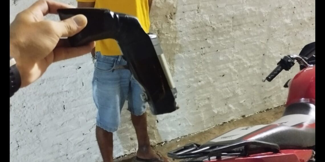 Homem é preso com arma de fogo em José de Freitas