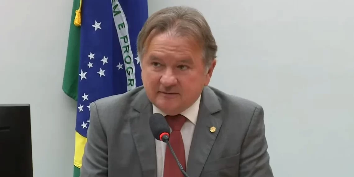 Merlong Solano é cotado para vice da Comissão de Finanças e Tributação