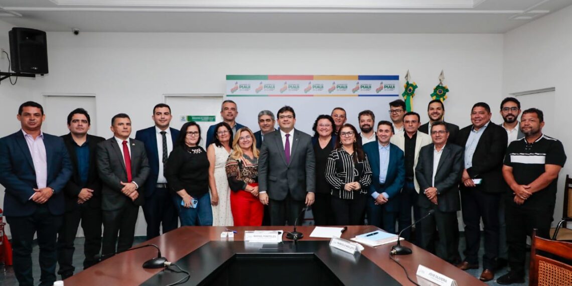 Rafael Fonteles recebe prefeitos no Karnak e propõe parcerias e ações para os municípios