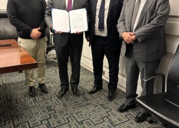 Rafael Fonteles e investidores internacionais assinam protocolos para investimento em energia limpa e hidrogênio verde no Piauí
