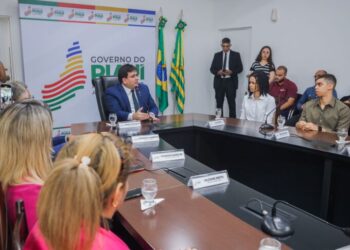 Rafael Fonteles concede reajuste de 50% para auxílios-alimentação e moradia dos estudantes da Uespi