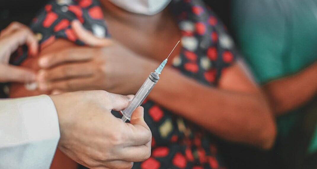 Vacina em dia ajuda a reduzir casos graves de síndromes respiratórias, alerta Sesapi