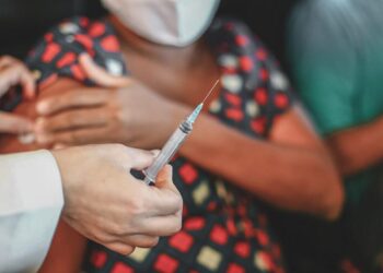 Vacina em dia ajuda a reduzir casos graves de síndromes respiratórias, alerta Sesapi