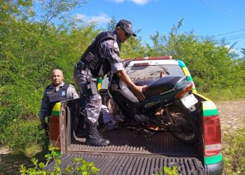 Policia Militar encontra motocicleta abandonada  em José de Freitas