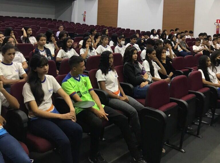 “Meninas na ciência” – projeto de extensão promove a inclusão e igualdade da mulher na Ciência