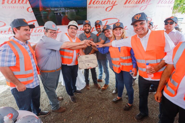 Frigorífico industrial de R$ 200 milhões vai gerar valor agregado à pecuária do Piauí, diz Rafael Fonteles
