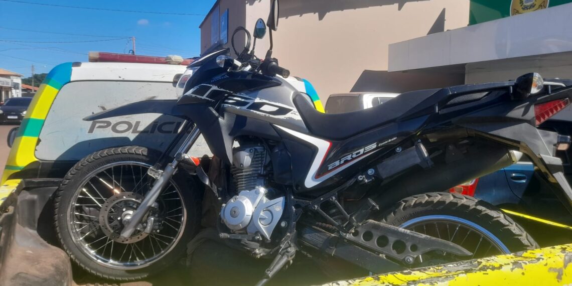 Duas pessoas são presa em José de Freitas acusados de roubar uma motocicleta em Barras.