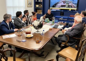 Rafael se reúne com investidores na Inglaterra e assina memorandos para desenvolvimento do Porto de Luís Correia